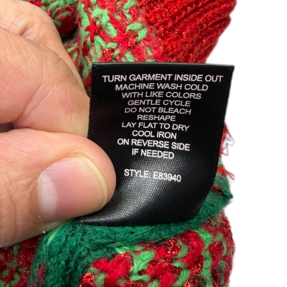 Blizzard Bay Gift to the World Present Bow Christmas Sweater - Picture 5 of 9